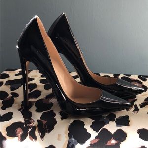 Patent black pumps